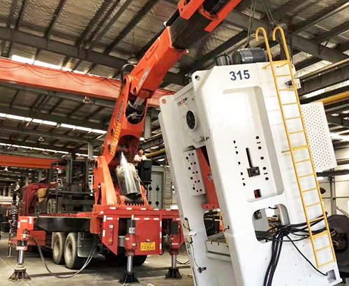 舞钢附近随车吊出租，轻松解决运输难题