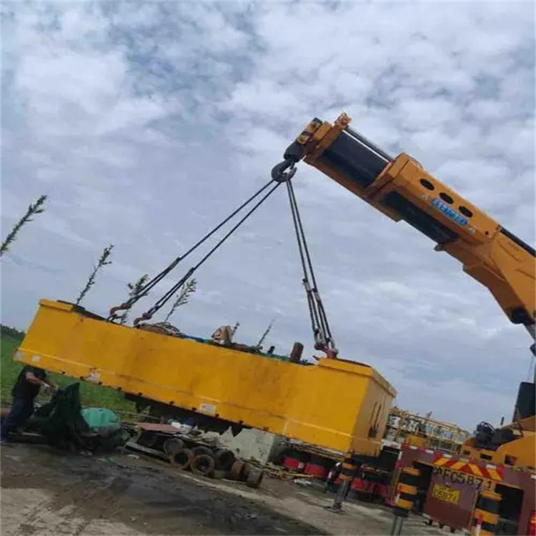 舞钢随车吊吊集装箱怎么吊